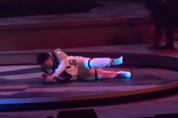 涨配资 林俊杰陈奕迅演唱会突发“意外” 艺人健康与安全再引关注丨文化观察